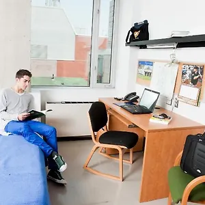  Apartamento Of Toronto-new College Residence-45 Willcocks