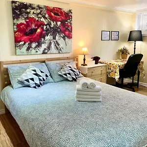 Privatunterkunft Perfect Home-private Washrooms,free Parking,high Speed Net, Toronto