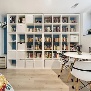 Apartment An Independent Beach Retreat Steps From The Lake And Right In The City, Toronto