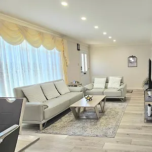 Luxurious Cozy House In Bluffs With Lake View Toronto